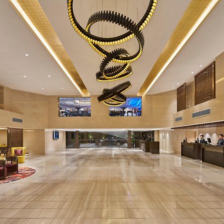 Holiday Inn Golden Mile By Ihg Хонконг Екстериор снимка