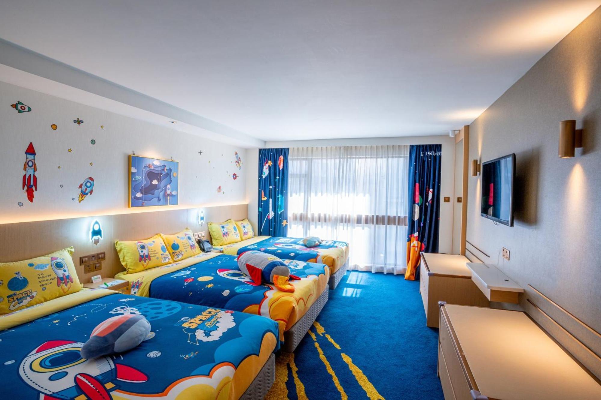 Holiday Inn Golden Mile By Ihg Хонконг Екстериор снимка