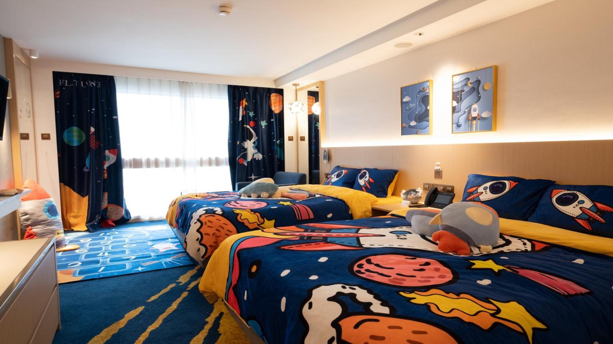 Holiday Inn Golden Mile By Ihg Хонконг Екстериор снимка
