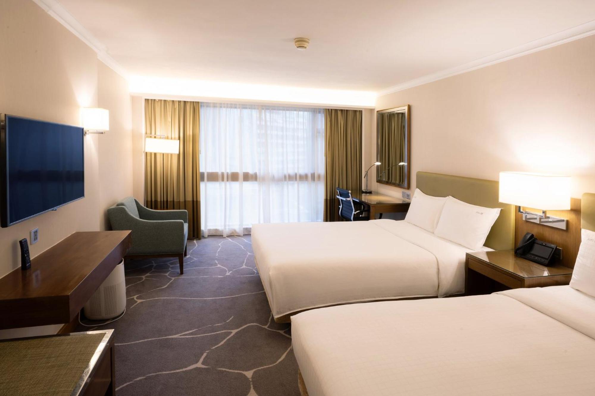 Holiday Inn Golden Mile By Ihg Хонконг Екстериор снимка