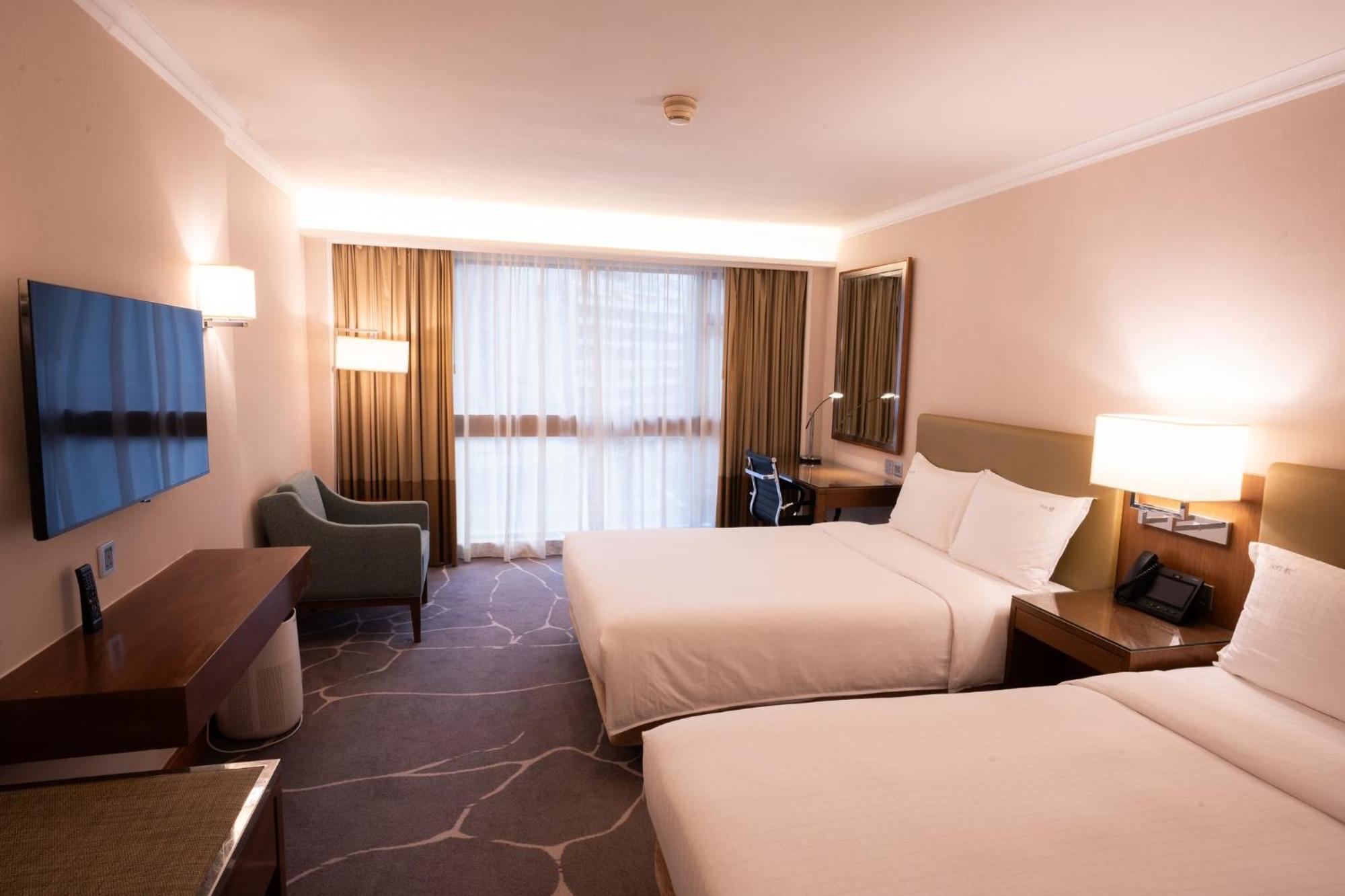 Holiday Inn Golden Mile By Ihg Хонконг Екстериор снимка