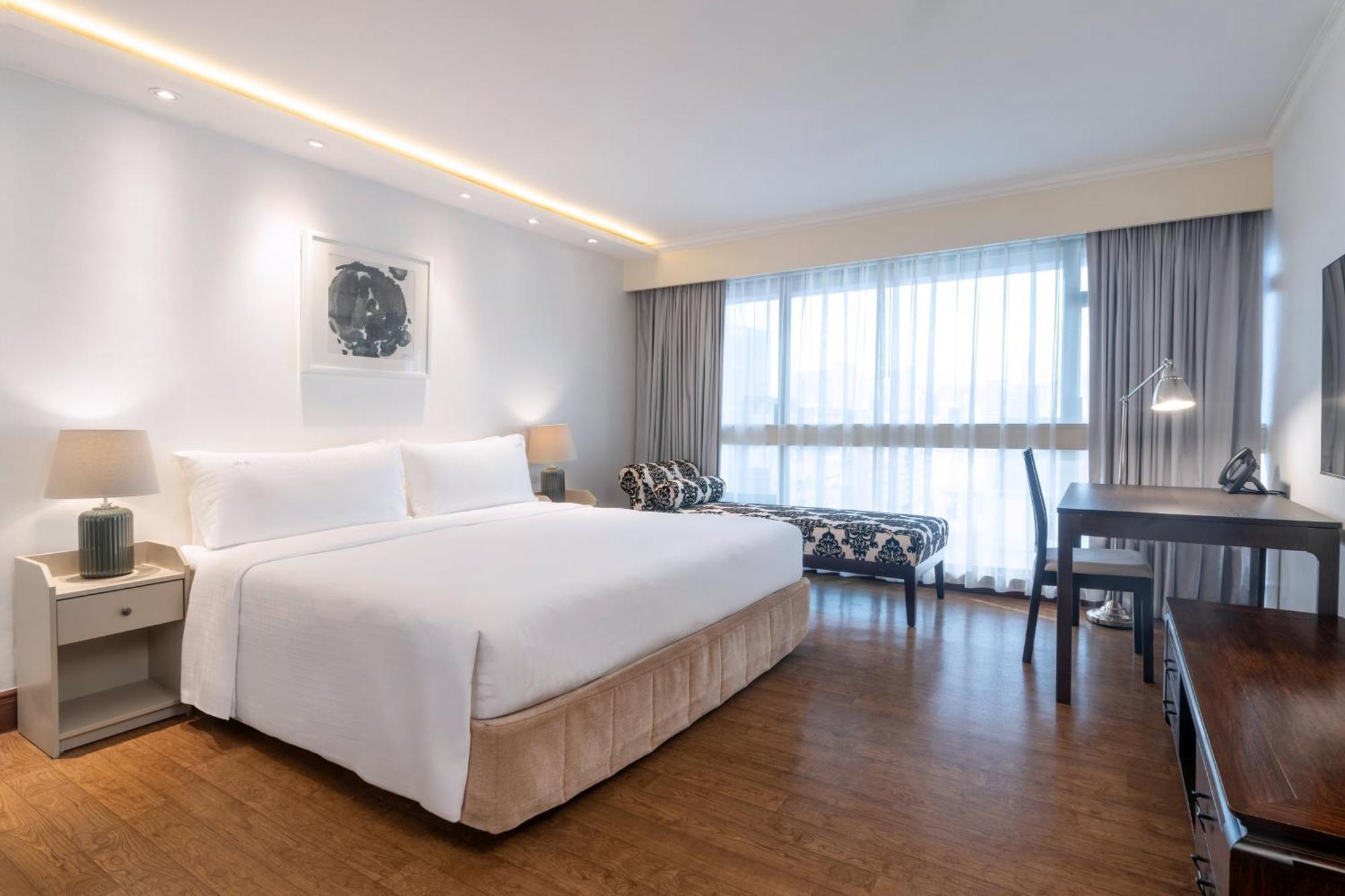 Holiday Inn Golden Mile By Ihg Хонконг Екстериор снимка